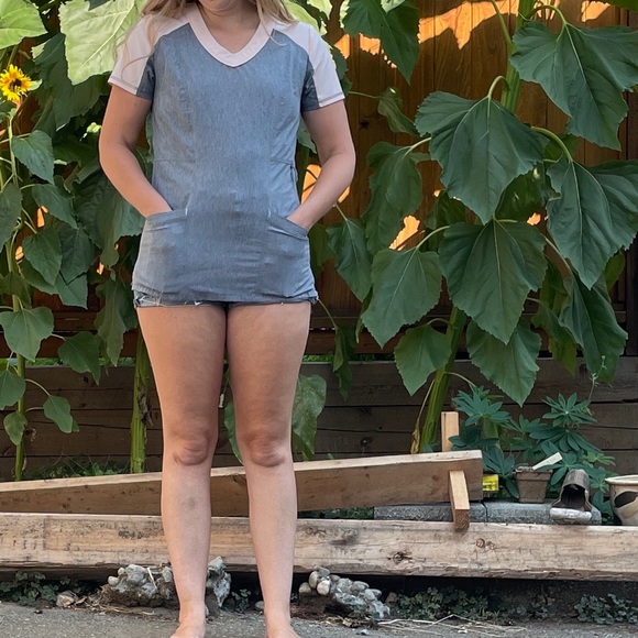 Scrubletics - Gray and Pink Scrub Top - Picture 5 of 6